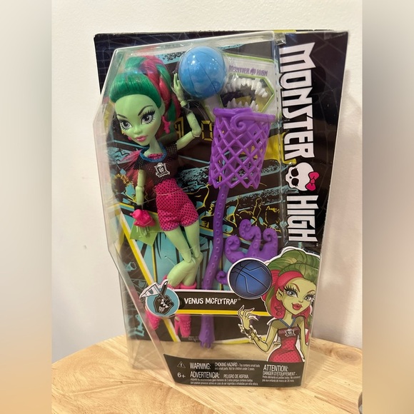 NWT MONSTER HIGH DOLL NRFB VENUS MCFLYTRAP CASKETBALL CHAMP 2016 - Picture 2 of 10